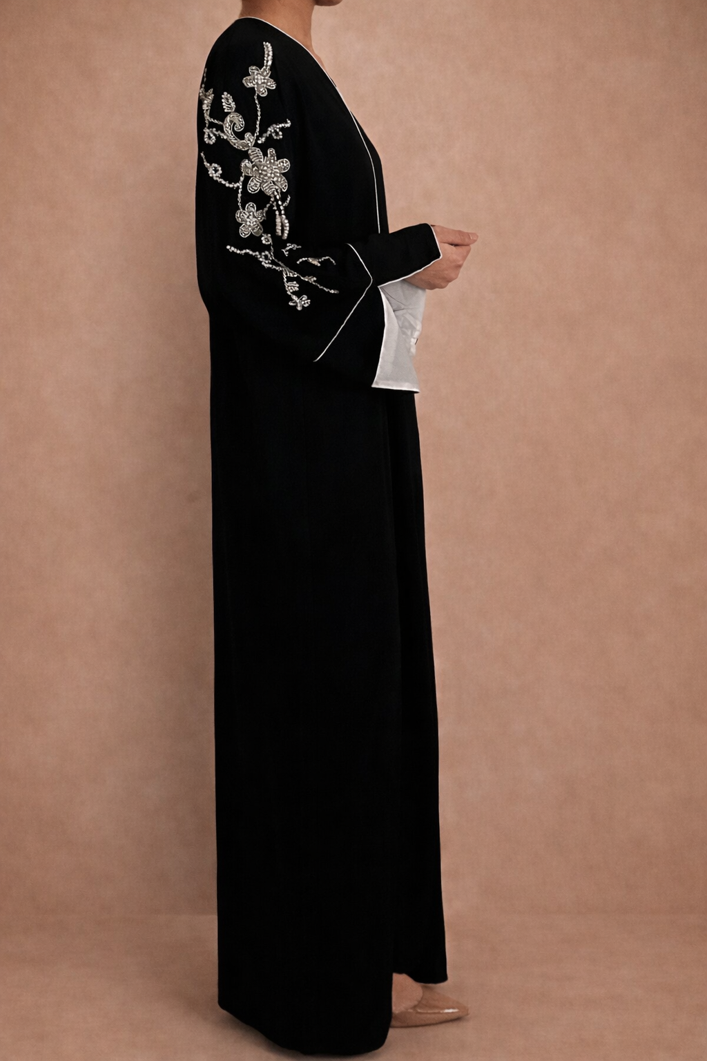 Abaya Nayla – Abaya de Luxe avec Perles Appliquées à la Main